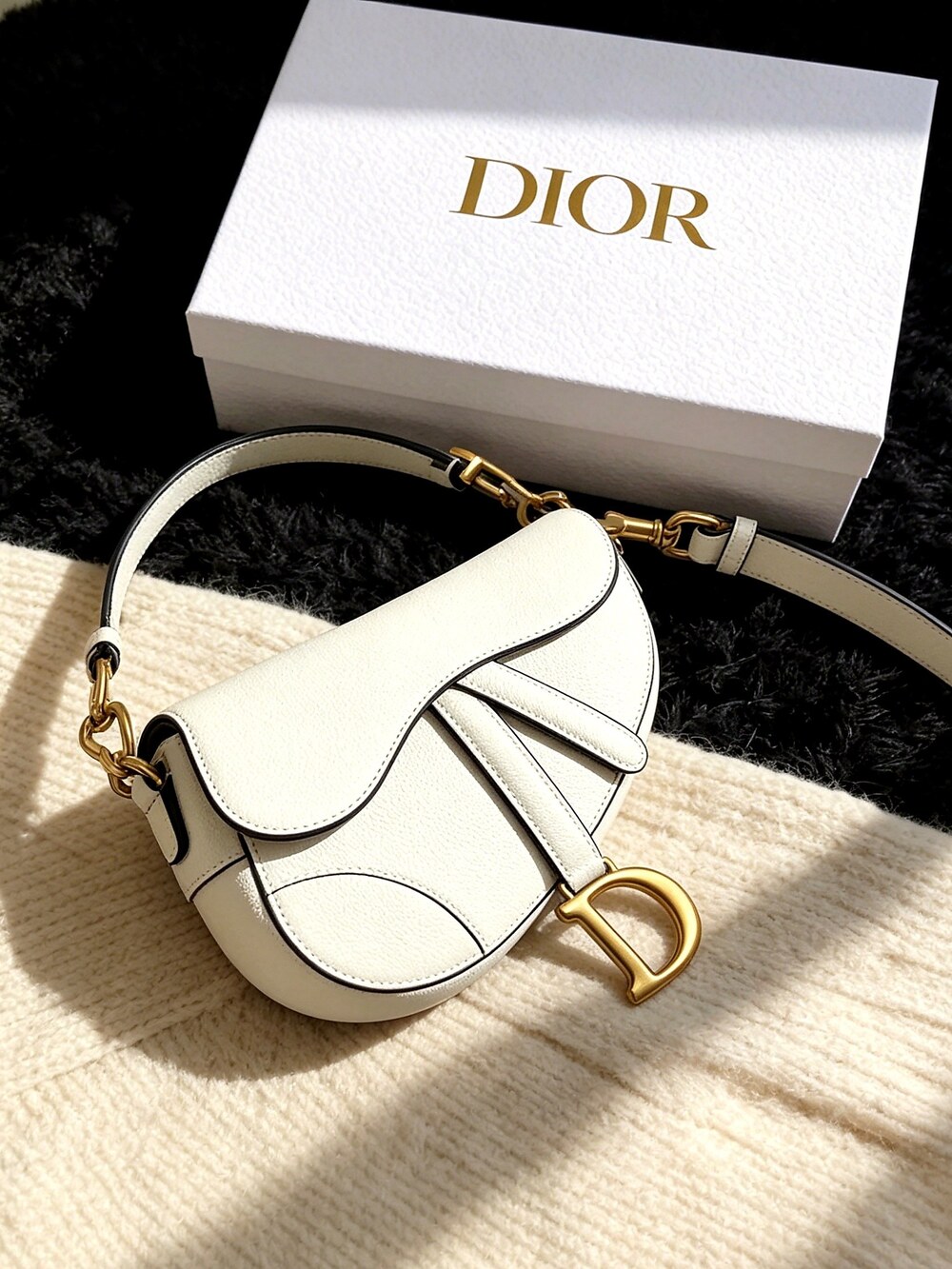 Dior White Grained Leather Saddle Medium Shoulder Bag - Picture 3 of 6